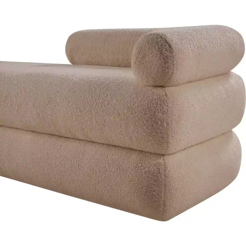 Meridian Furniture, Panca Kennedy in tessuto effetto montone Teddy