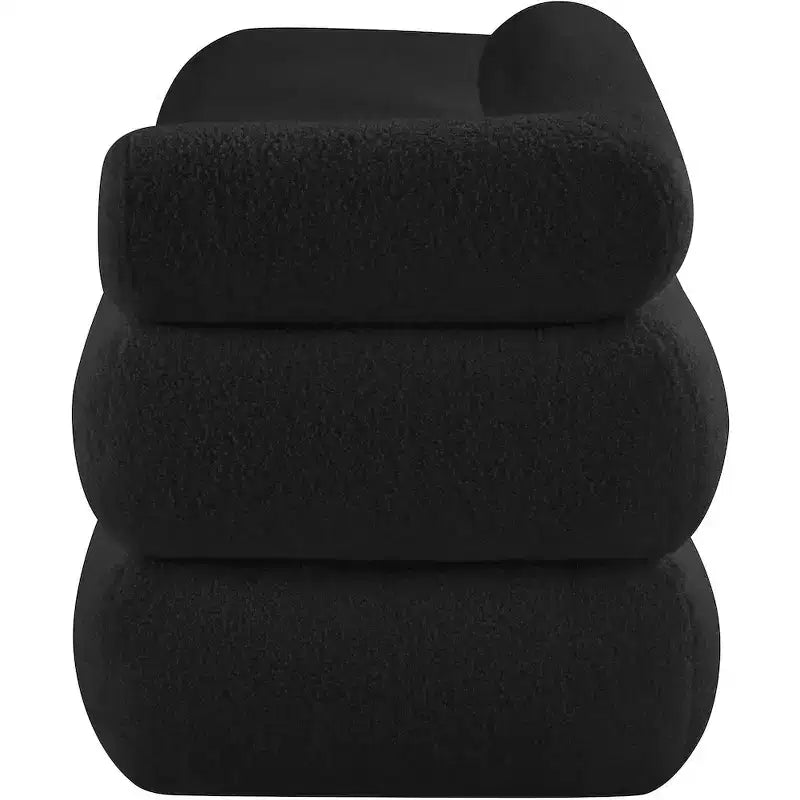 Meridian Furniture, Panca Kennedy in tessuto effetto montone Teddy