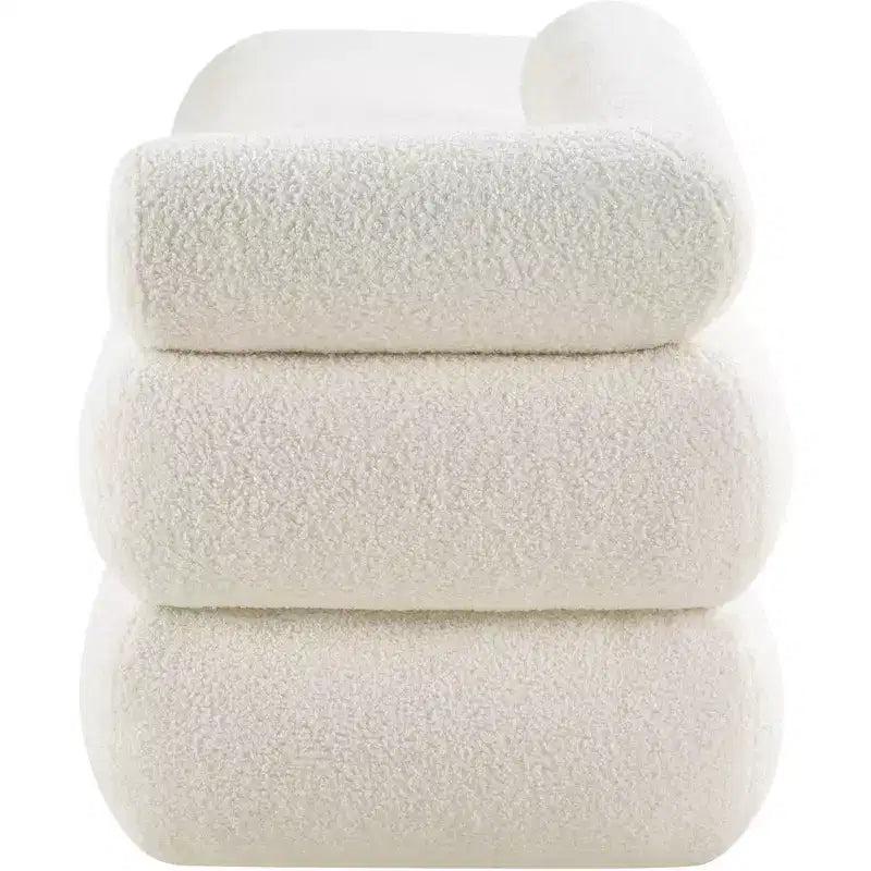 Meridian Furniture, Panca Kennedy in tessuto effetto montone Teddy