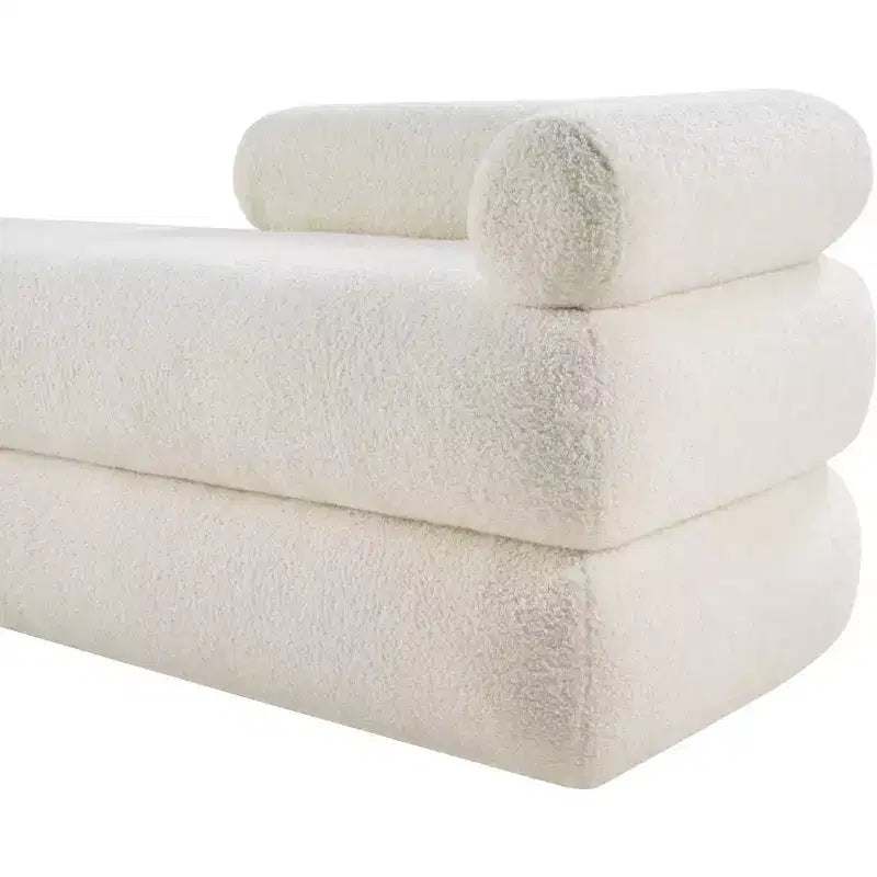 Meridian Furniture, Panca Kennedy in tessuto effetto montone Teddy