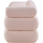 Meridian Furniture, Panca Kennedy in tessuto effetto montone Teddy