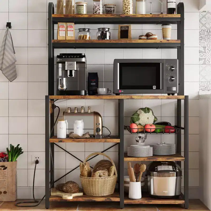Scaffale da forno con presa di corrente, scaffale da cucina con cesto in filo, supporto per microonde con ampi ripiani aperti, scaffale portaoggetti autoportante a 6 livelli